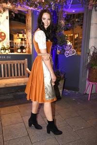 Almabtrieb in der Käfer Schänke in München