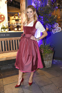 Almabtrieb in der Käfer Schänke in München