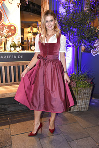 Almabtrieb in der Käfer Schänke in München