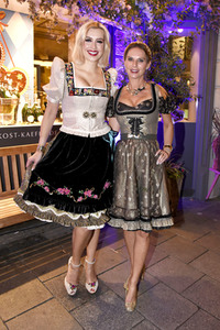 Almabtrieb in der Käfer Schänke in München