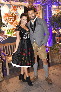 Almabtrieb in der Käfer Schänke in München