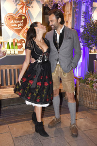 Almabtrieb in der Käfer Schänke in München