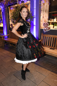 Almabtrieb in der Käfer Schänke in München