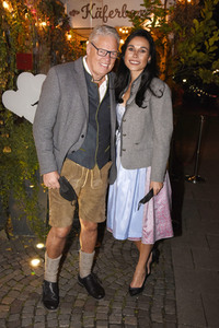 Almabtrieb in der Käfer Schänke in München