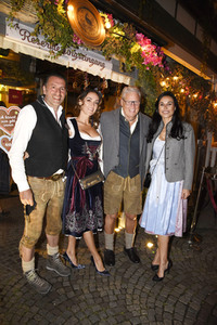 Almabtrieb in der Käfer Schänke in München