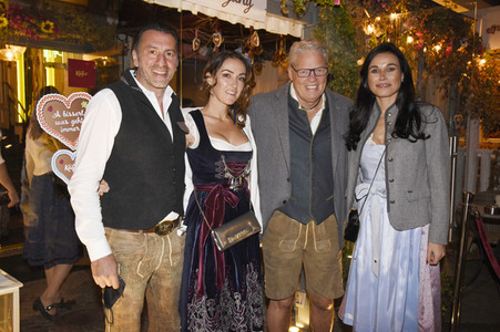 Almabtrieb in der Käfer Schänke in München