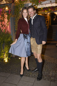 Almabtrieb in der Käfer Schänke in München