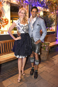 Almabtrieb in der Käfer Schänke in München