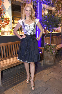 Almabtrieb in der Käfer Schänke in München