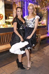 Almabtrieb in der Käfer Schänke in München