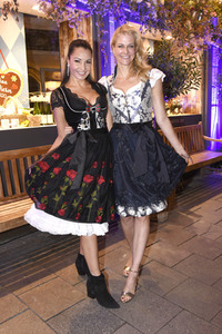 Almabtrieb in der Käfer Schänke in München