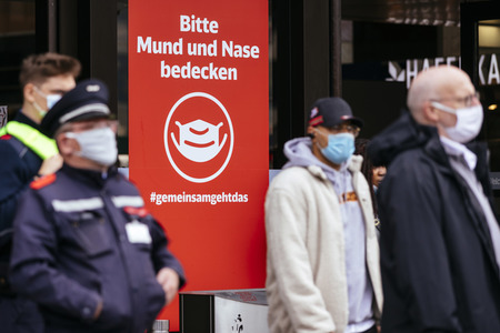 Symbolfoto Maskenpflicht auf öffentlichen Plätzen