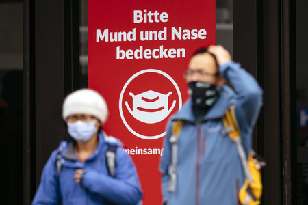 Symbolfoto Maskenpflicht auf öffentlichen Plätzen