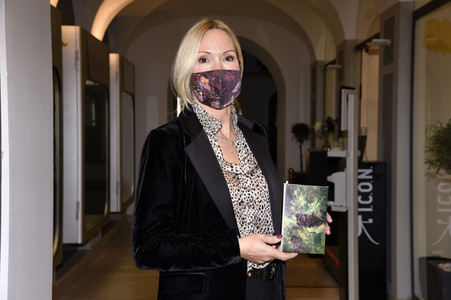 Vernissage 'Farb-Pracht' von Simone von Anhalt in München