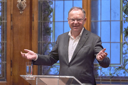 Verleihung des Verdienstkreuzes Erster Klasse an Harald Böhlmann in Hannover