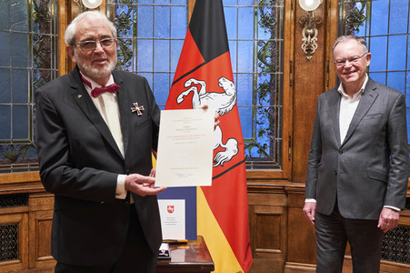 Verleihung des Verdienstkreuzes Erster Klasse an Harald Böhlmann in Hannover