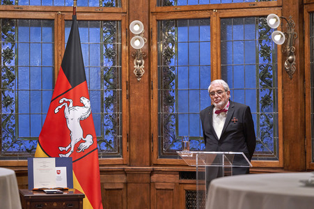 Verleihung des Verdienstkreuzes Erster Klasse an Harald Böhlmann in Hannover