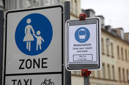 Symbolfoto Maskenpflicht in Fußgängerzone