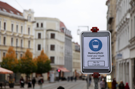 Symbolfoto Maskenpflicht in Fußgängerzone