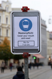 Symbolfoto Maskenpflicht in Fußgängerzone