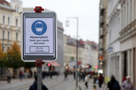 Symbolfoto Maskenpflicht in Fußgängerzone