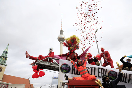 Demonstration vom Aktionsbündnis 'Alarmstufe Rot' in Berlin