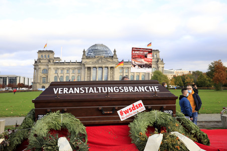 Demonstration vom Aktionsbündnis 'Alarmstufe Rot' in Berlin