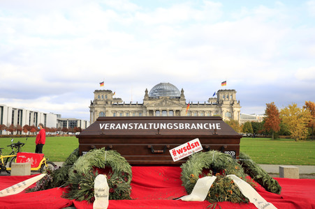 Demonstration vom Aktionsbündnis 'Alarmstufe Rot' in Berlin