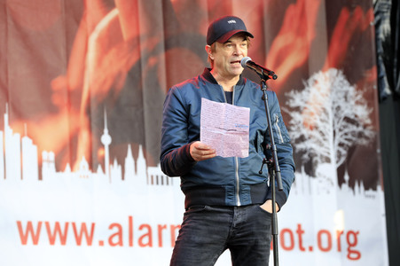 Demonstration vom Aktionsbündnis 'Alarmstufe Rot' in Berlin
