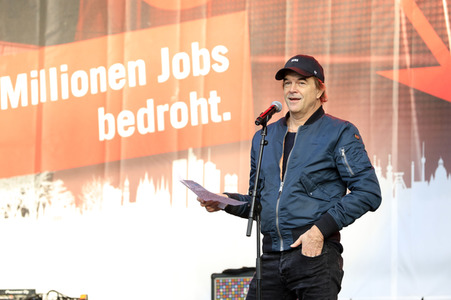 Demonstration vom Aktionsbündnis 'Alarmstufe Rot' in Berlin