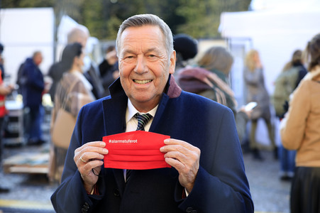 Demonstration vom Aktionsbündnis 'Alarmstufe Rot' in Berlin