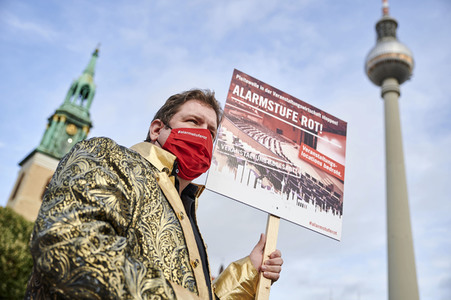 Demonstration vom Aktionsbündnis 'Alarmstufe Rot' in Berlin