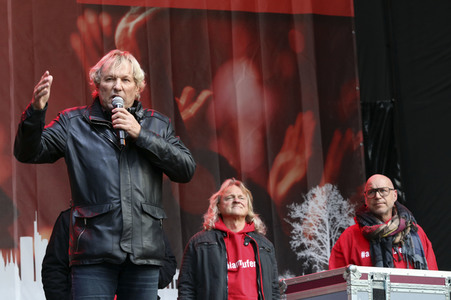Demonstration vom Aktionsbündnis 'Alarmstufe Rot' in Berlin