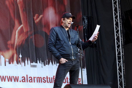 Demonstration vom Aktionsbündnis 'Alarmstufe Rot' in Berlin