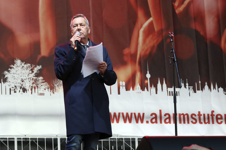 Demonstration vom Aktionsbündnis 'Alarmstufe Rot' in Berlin