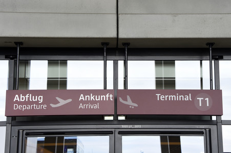 Rundgang durch den öffentlichen Bereich des Terminals 1 auf dem Flughafen Berlin Brandenburg