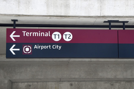 Rundgang durch den öffentlichen Bereich des Terminals 1 auf dem Flughafen Berlin Brandenburg