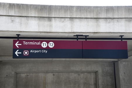 Rundgang durch den öffentlichen Bereich des Terminals 1 auf dem Flughafen Berlin Brandenburg