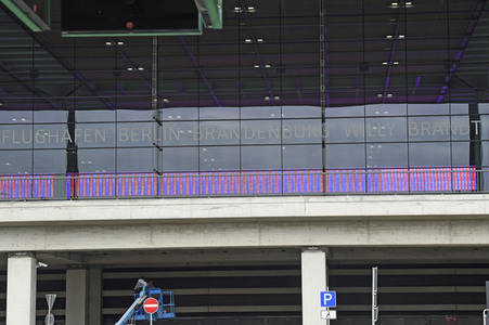 Rundgang durch den öffentlichen Bereich des Terminals 1 auf dem Flughafen Berlin Brandenburg