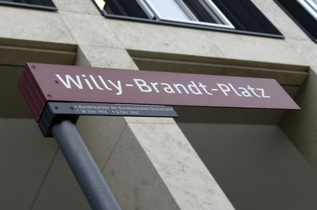 Rundgang durch den öffentlichen Bereich des Terminals 1 auf dem Flughafen Berlin Brandenburg