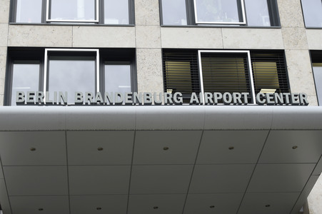 Rundgang durch den öffentlichen Bereich des Terminals 1 auf dem Flughafen Berlin Brandenburg