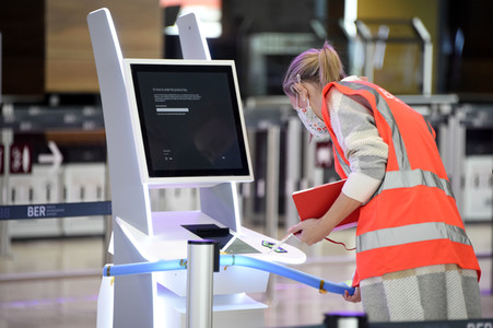 Rundgang durch den öffentlichen Bereich des Terminals 1 auf dem Flughafen Berlin Brandenburg