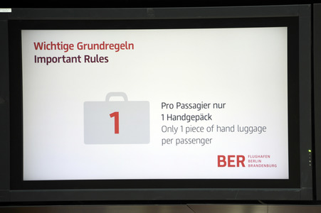 Rundgang durch den öffentlichen Bereich des Terminals 1 auf dem Flughafen Berlin Brandenburg