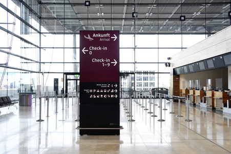 Rundgang durch den öffentlichen Bereich des Terminals 1 auf dem Flughafen Berlin Brandenburg
