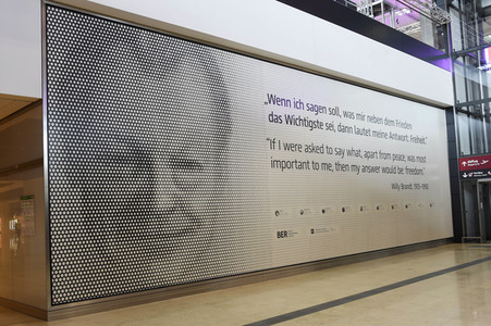 Rundgang durch den öffentlichen Bereich des Terminals 1 auf dem Flughafen Berlin Brandenburg