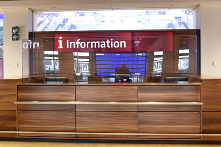 Rundgang durch den öffentlichen Bereich des Terminals 1 auf dem Flughafen Berlin Brandenburg