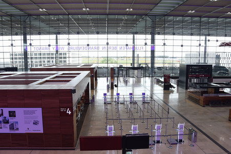 Rundgang durch den öffentlichen Bereich des Terminals 1 auf dem Flughafen Berlin Brandenburg