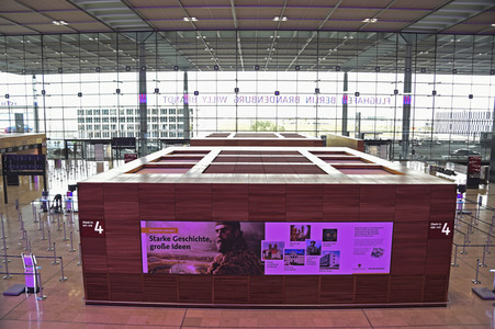 Rundgang durch den öffentlichen Bereich des Terminals 1 auf dem Flughafen Berlin Brandenburg