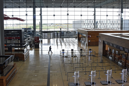 Rundgang durch den öffentlichen Bereich des Terminals 1 auf dem Flughafen Berlin Brandenburg