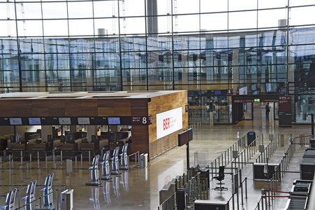 Rundgang durch den öffentlichen Bereich des Terminals 1 auf dem Flughafen Berlin Brandenburg